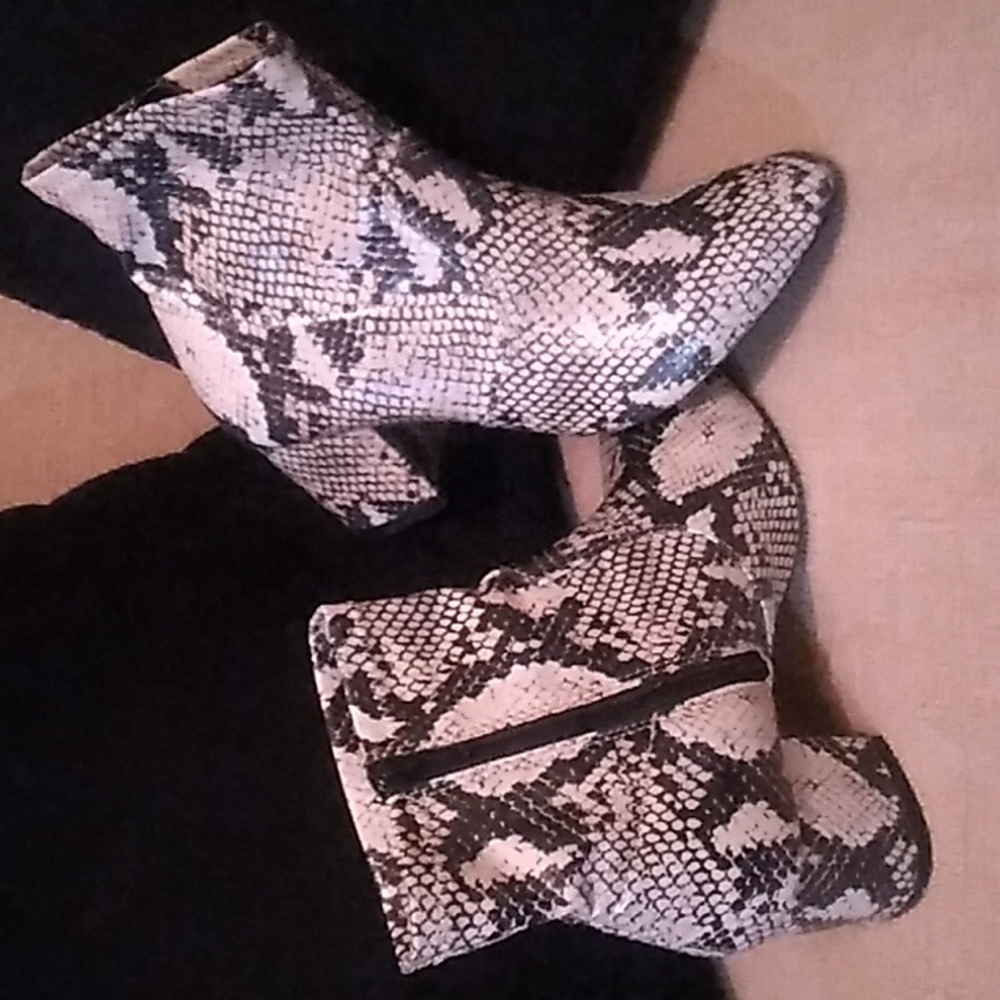 Boot - Picture 2 of 3
